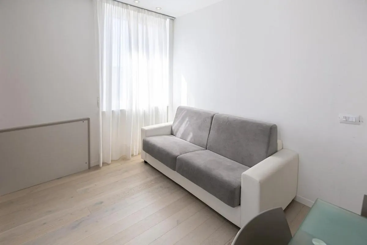 Two -Rooms Apartment 10 Minutes Duomo By Metro Milano