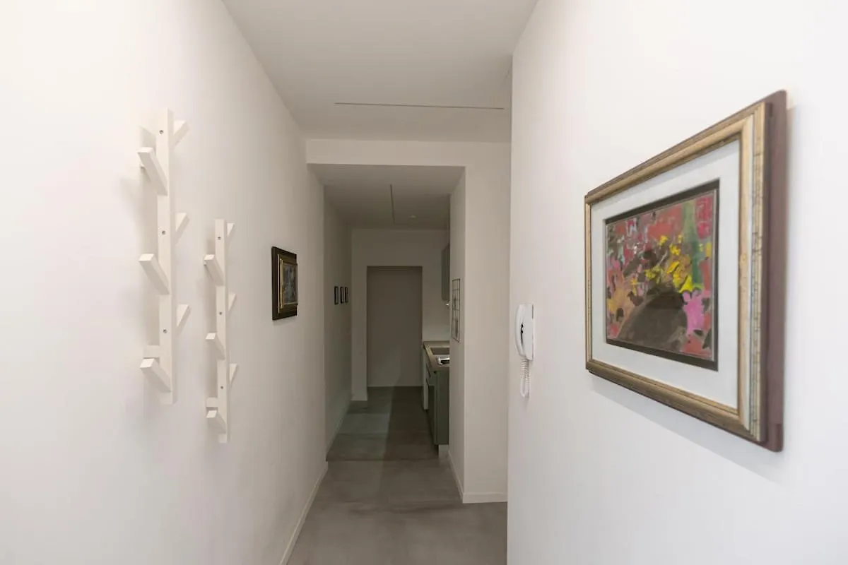Two -Rooms Apartment 10 Minutes Duomo By Metro Milano Italien
