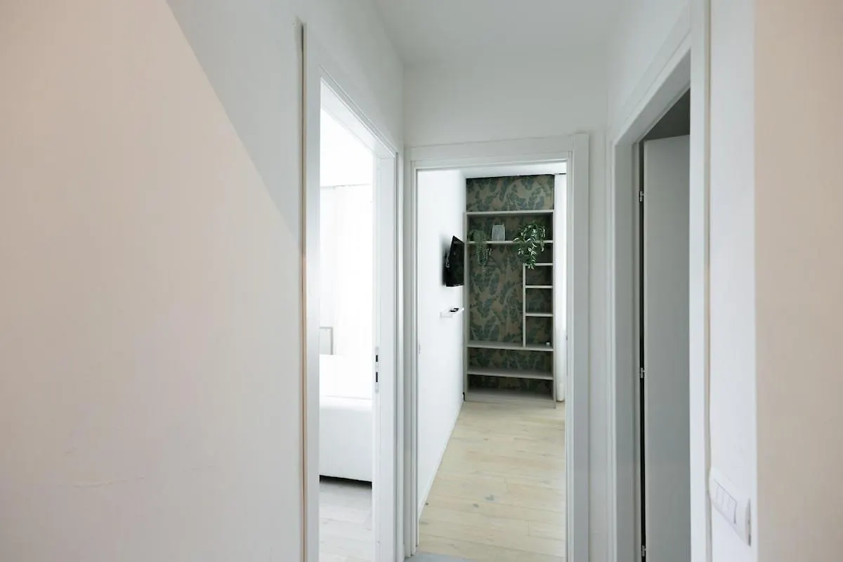 Two -Rooms Apartment 10 Minutes Duomo By Metro Milano 0*,  Italien