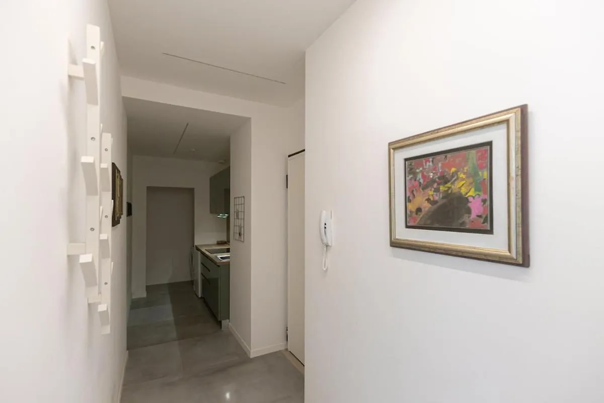Two -Rooms Apartment 10 Minutes Duomo By Metro Milano