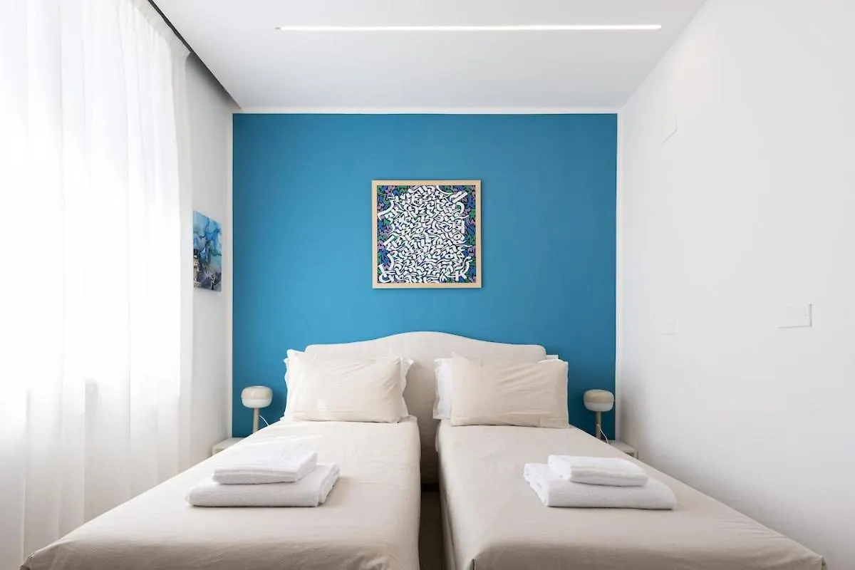 Two -Rooms Apartment 10 Minutes Duomo By Metro Milano Italien