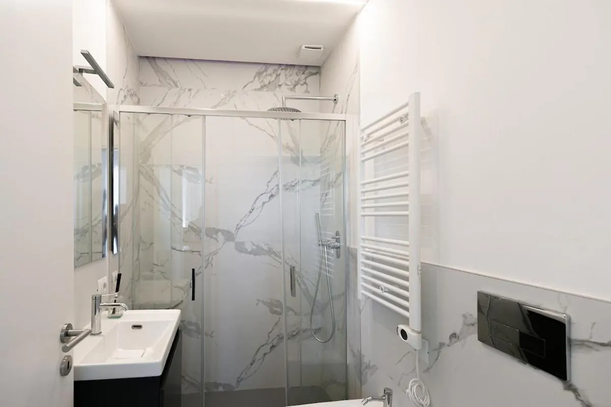 Two -Rooms Apartment 10 Minutes Duomo By Metro Milano