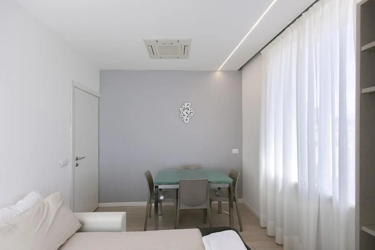 Two -Rooms Apartment 10 Minutes Duomo By Metro Milano