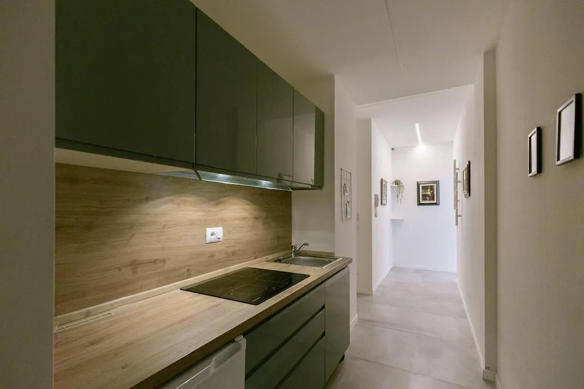 Two -Rooms Apartment 10 Minutes Duomo By Metro Milan
